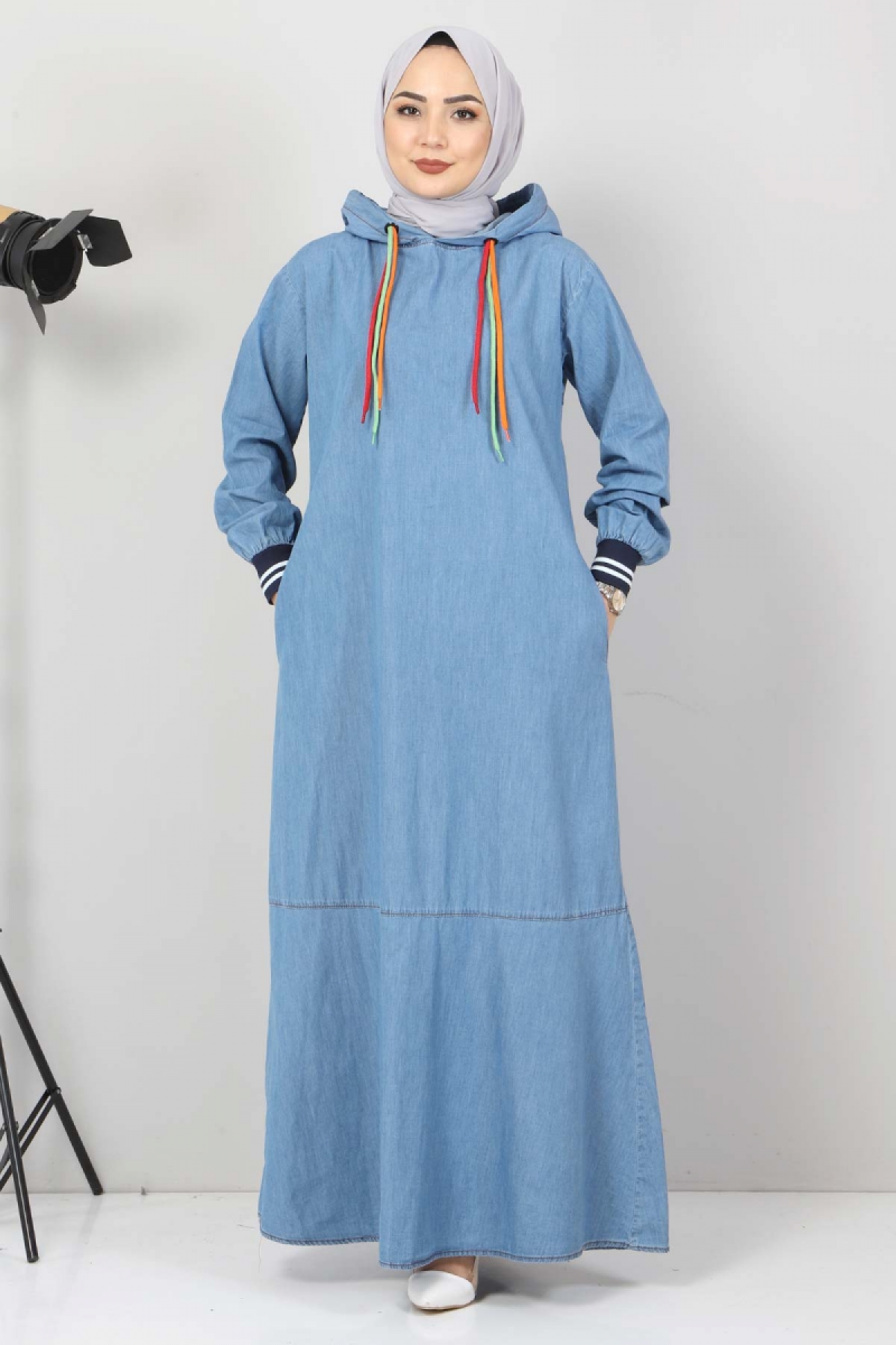 Tesettür Dünyası - Bağcık Detaylı Kapşonlu Kot Elbise TSD1431 Açık Mavi