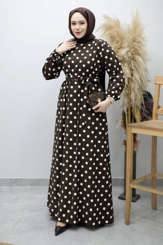 Beli Kuşaklı Puantiyeli Elbise TSD260206 Kahverengi - Tesettür Dünyası