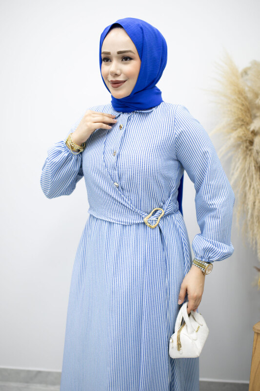 Çizgili Tokalı Gömlek Elbise TSD260196 Mavi - Tesettür Dünyası (1)