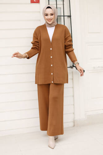 Düğmesi Taşlı Triko Hırka Takım TSD240932 Taba - Tesettür Dünyası