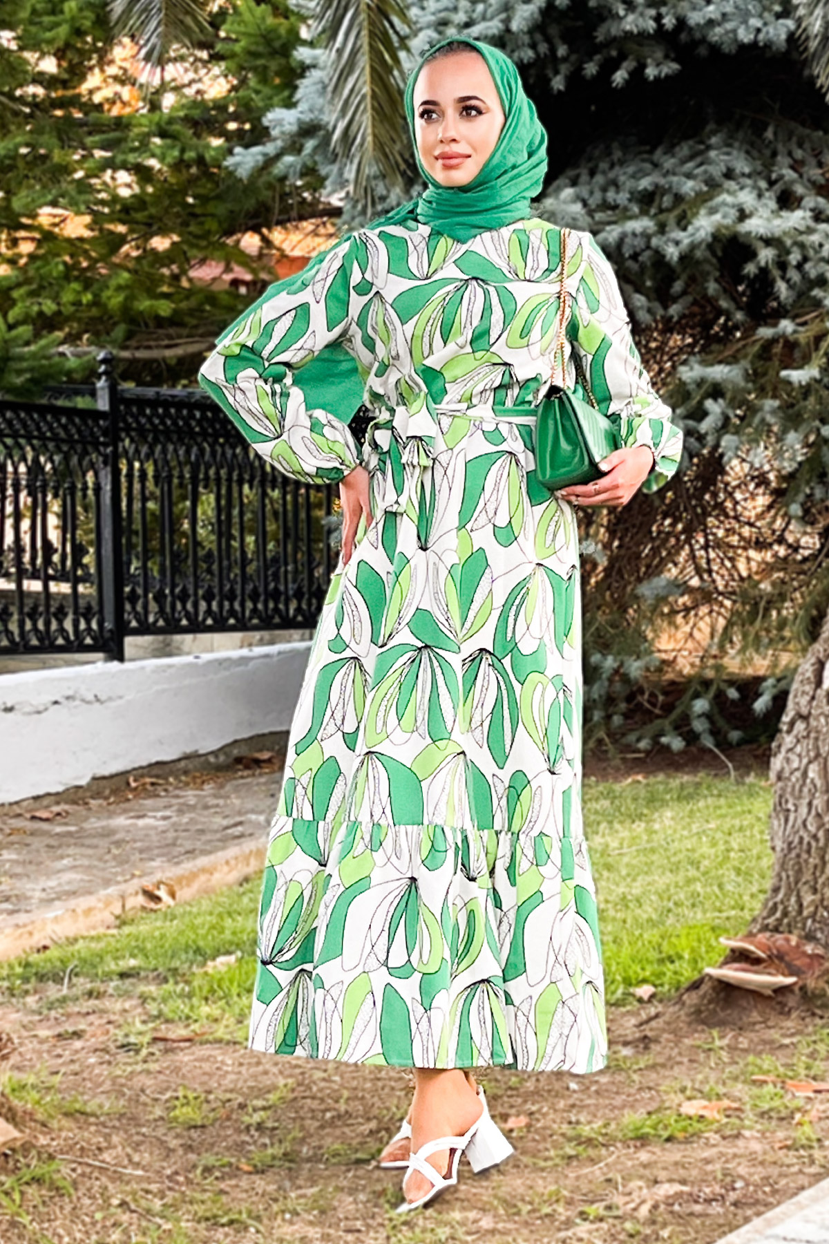 Tesettür Dünyası - Eteği Volanlı Desenli Elbise TSD220850 Yeşil