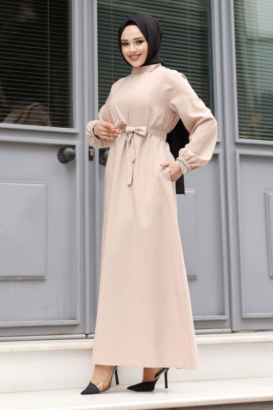 Hakim Yaka Beli Kuşaklı Tesettür Elbise TSD240313 Bej - 3