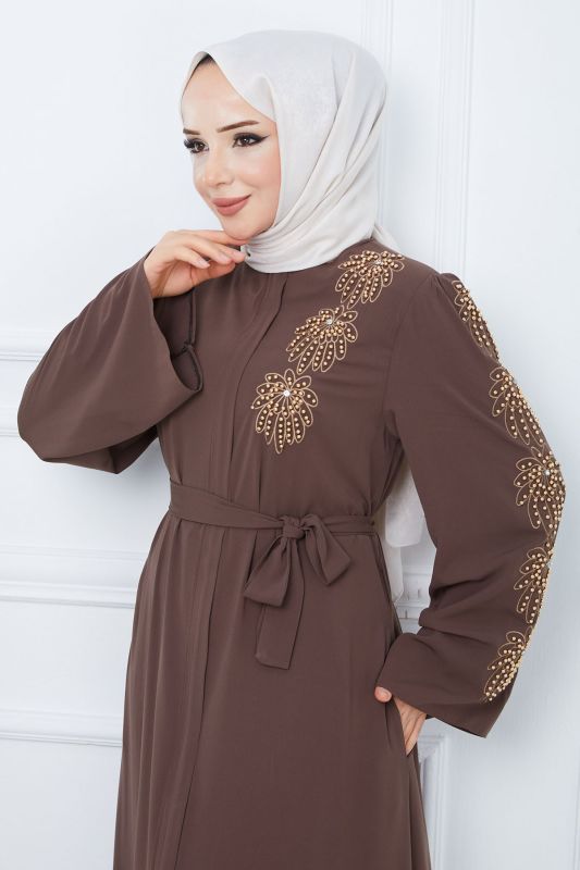Kolu Boncuk İşlemeli Kuşaklı Tesettür Ferace TSD240203 Kahverengi - Tesettür Dünyası (1)