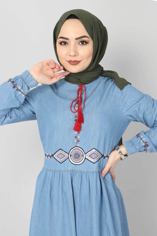 Püskül Detaylı Nakışlı Kot Elbise TSD006151 Açık Mavi - Tesettür Dünyası (1)