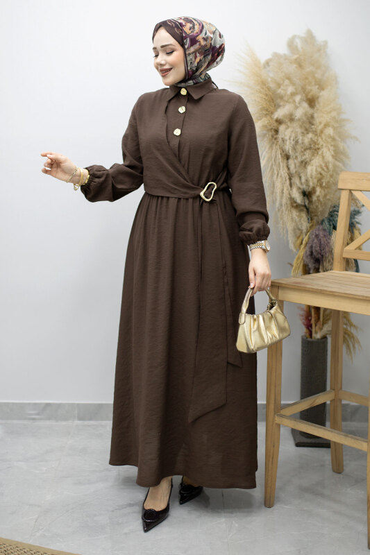 Yan Bağlamalı Toka Detaylı Elbise TSD260203 Kahverengi - Tesettür Dünyası