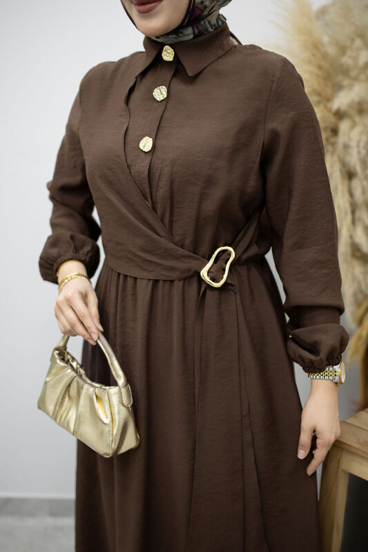 Yan Bağlamalı Toka Detaylı Elbise TSD260203 Kahverengi - 4