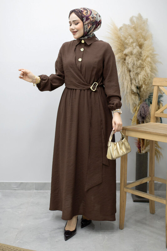 Yan Bağlamalı Toka Detaylı Elbise TSD260203 Kahverengi - Tesettür Dünyası